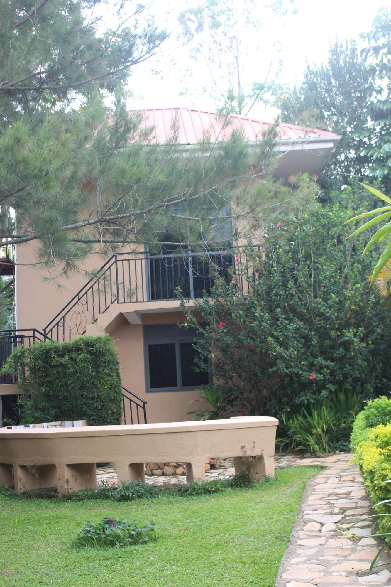 Montane Safaris Hotel Fort Portal Exteriér fotografie
