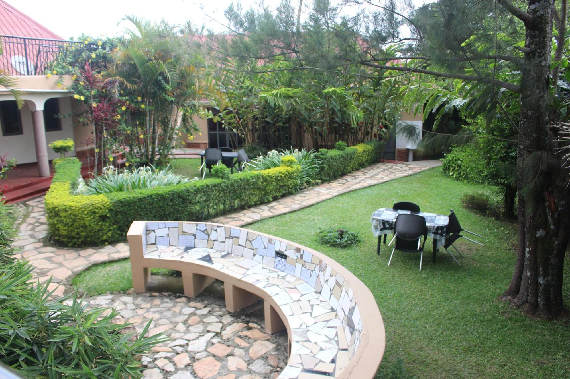 Montane Safaris Hotel Fort Portal Exteriér fotografie